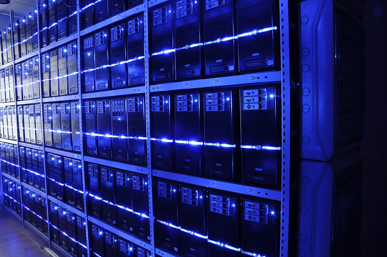 Server infrastructure supporting enterprise data workloads